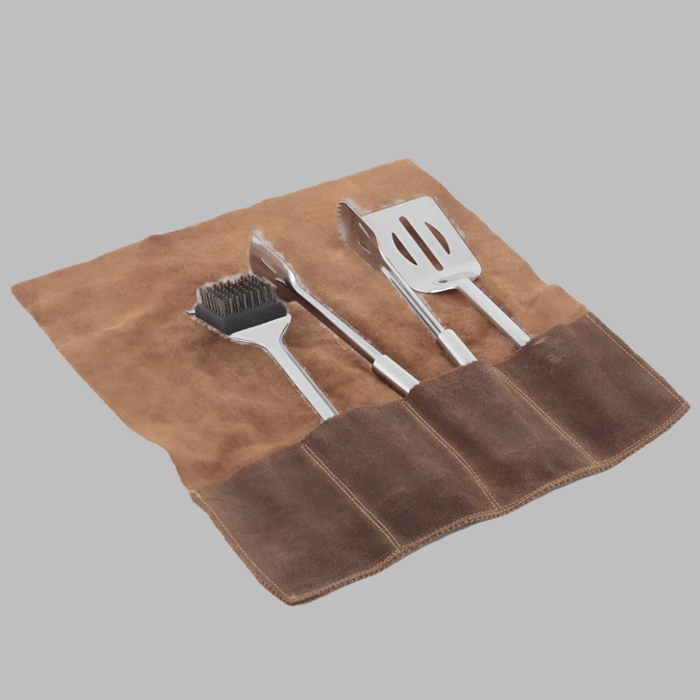 Set ustensile pentru grătar cu husă din piele naturală, combinație elegantă de funcționalitate și protecție pentru gătit în aer liber.