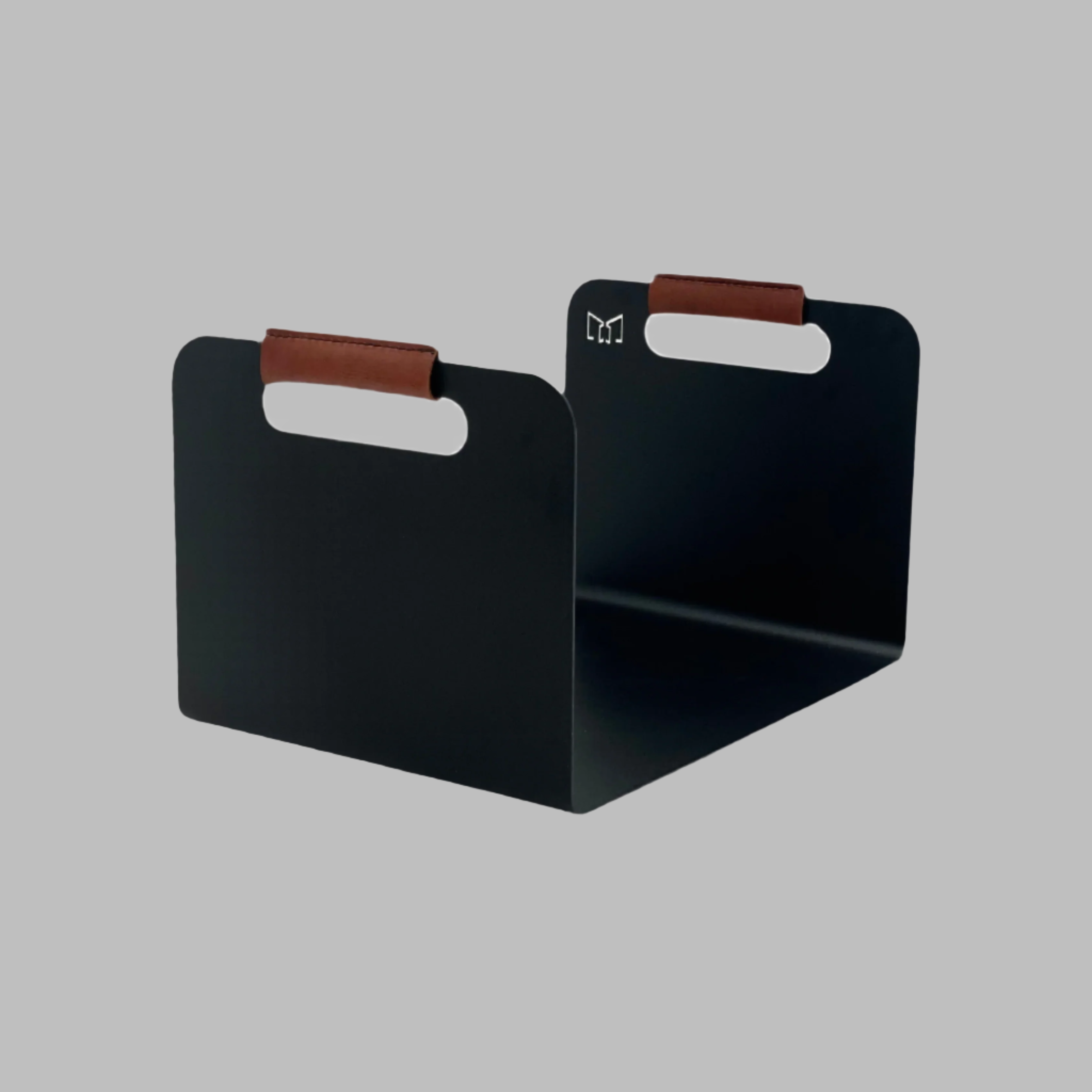 Cos metalic pentru lemne de foc, model UNU, cu design minimalist in negru mat, ideal pentru organizarea lemnelor langa semineu