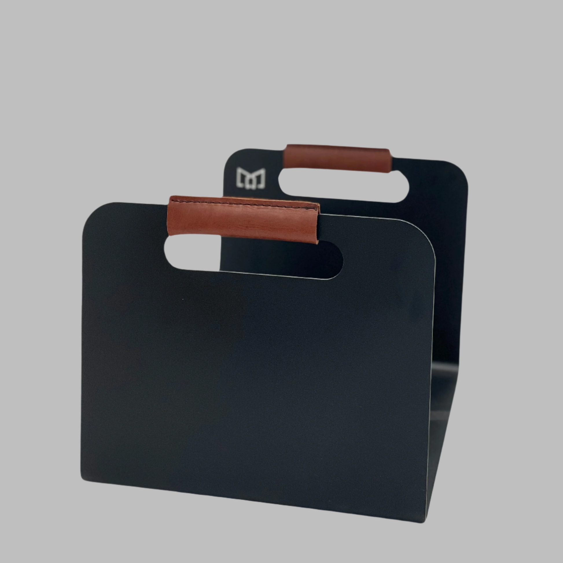 Cos metalic pentru lemne de foc, model UNU, cu design minimalist in negru mat, ideal pentru organizarea lemnelor langa semineu