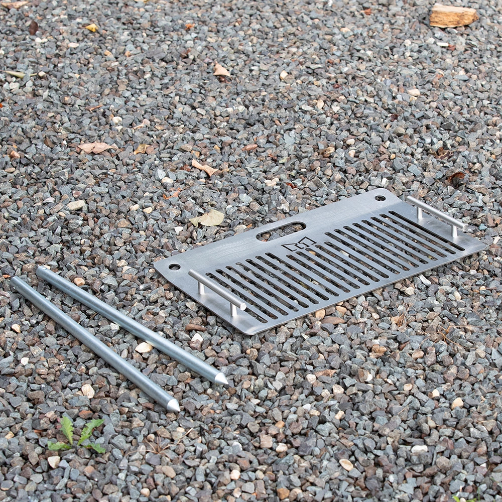 Gratar portabil 1 MAI din otel si inox, cu design compact si suprafata de gatit reglabila