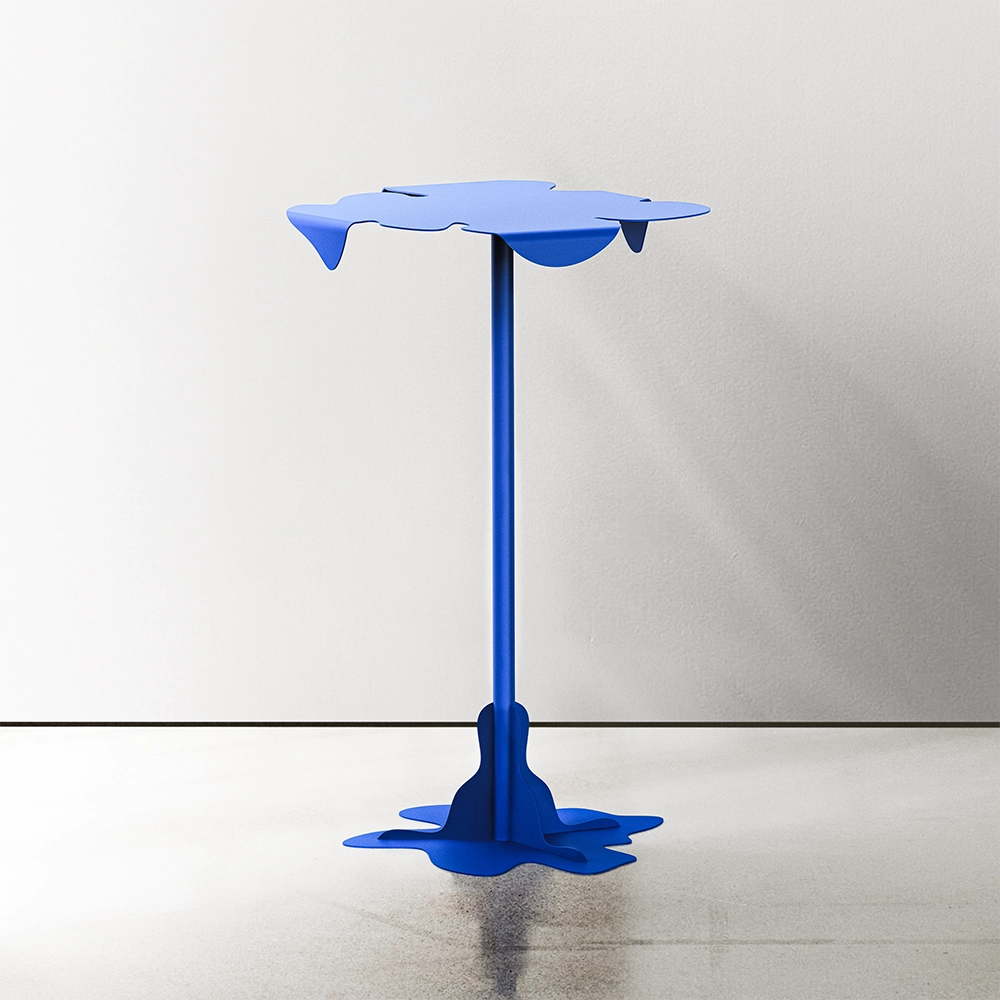 Masa metalica autoportanta, model ROUA, cu design fluid inspirat din miscare apei, potrivita pentru interior si exterior, durabila si rezistenta