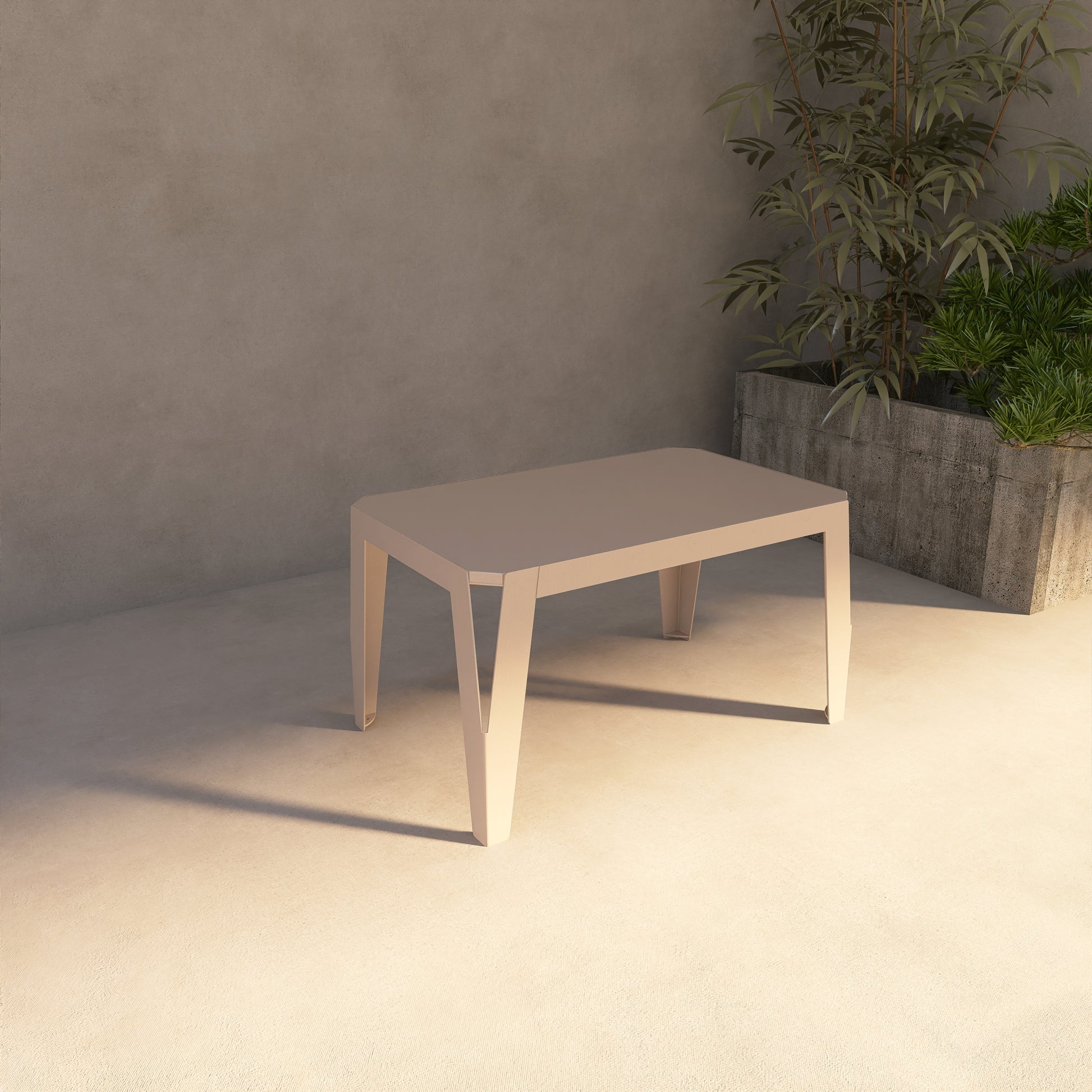 Masuta metalica SPIC 4 pentru terasa, eleganta si rezistenta la intemperii.