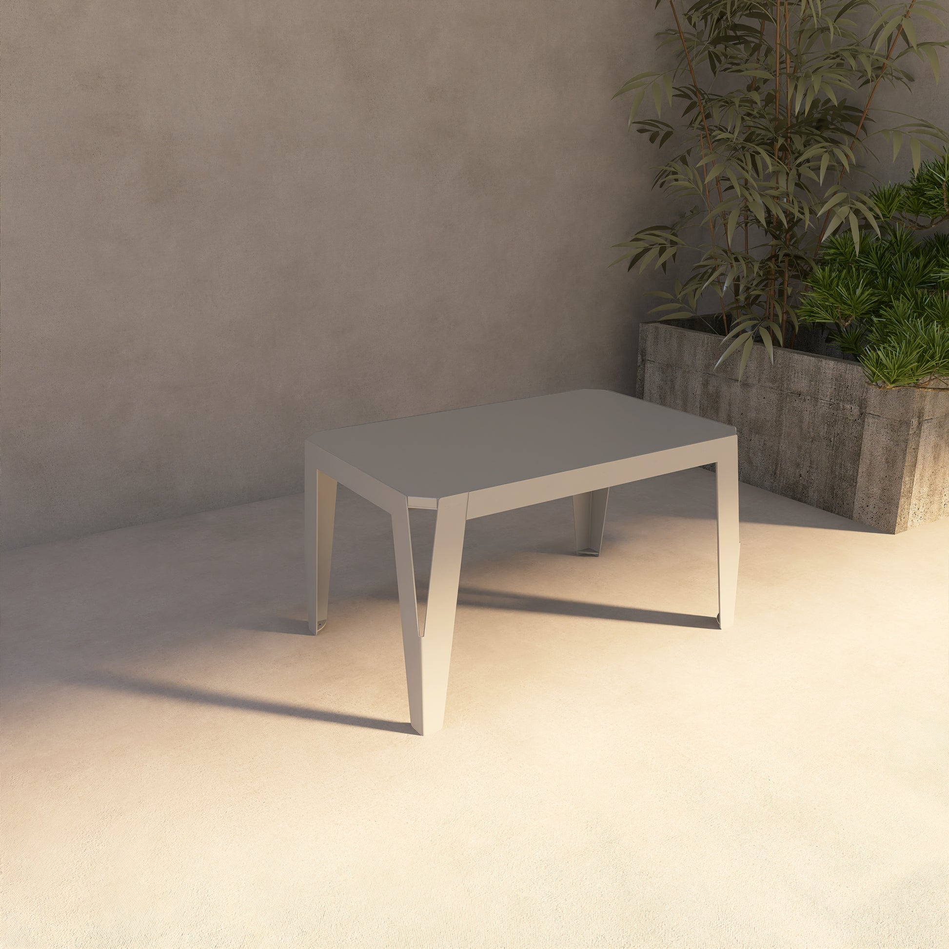 Masuta metalica SPIC 4 pentru terasa, eleganta si rezistenta la intemperii.