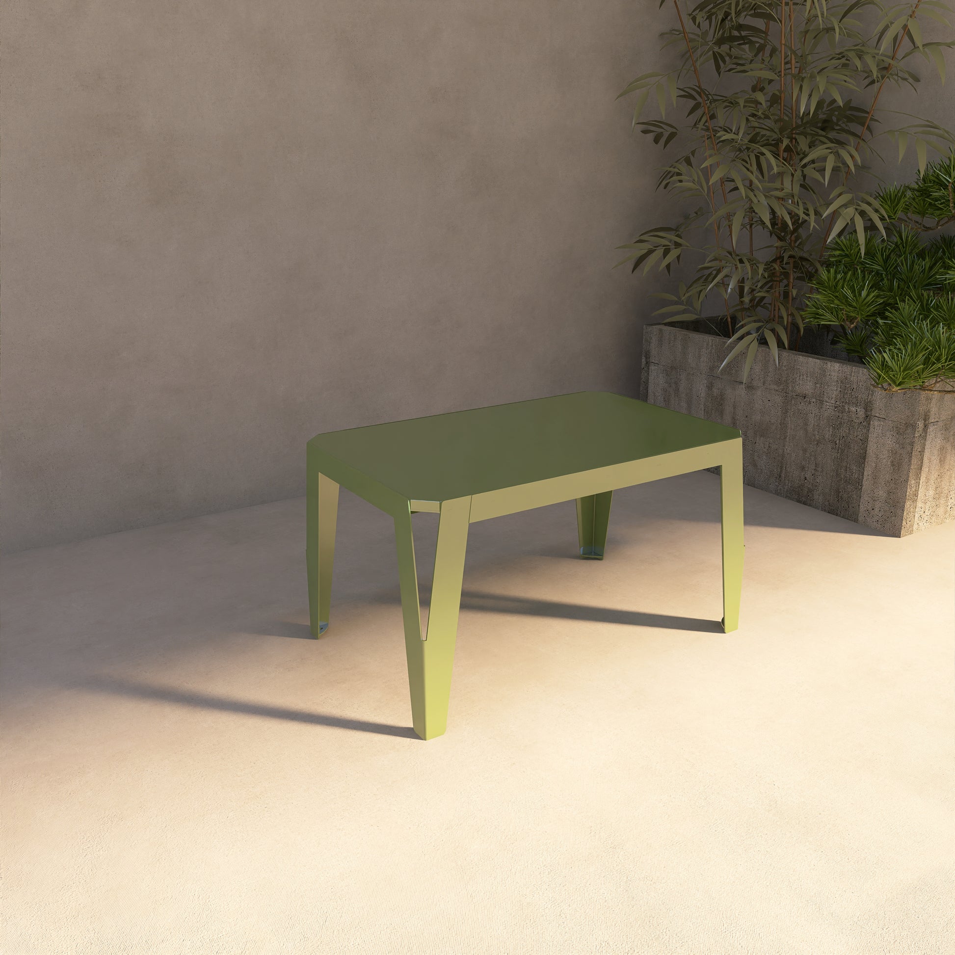 Masuta metalica SPIC 4 pentru terasa, eleganta si rezistenta la intemperii.