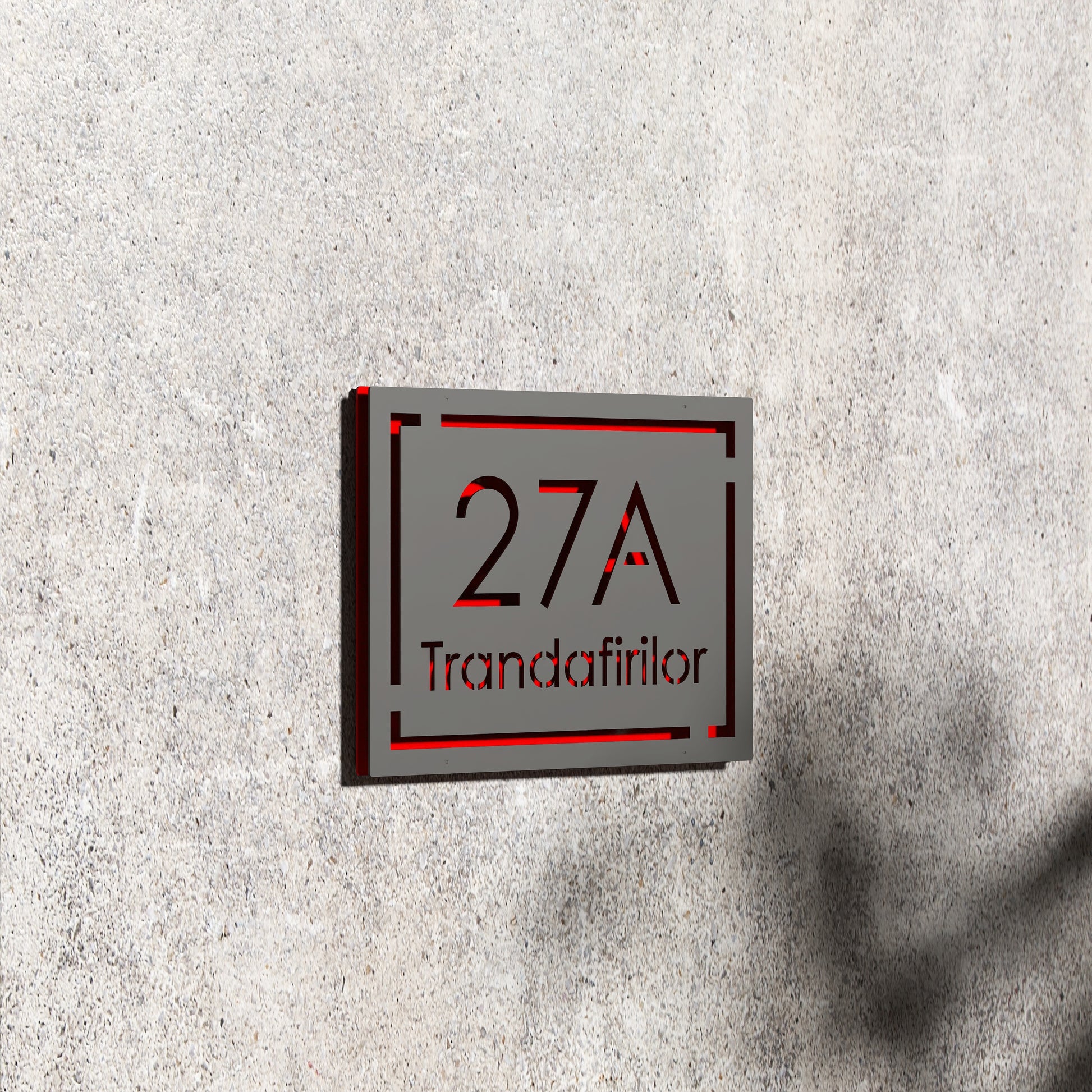 Numar casa N102 din otel vopsit electrostatic, cu font clar si design minimalist pentru fatade moderne