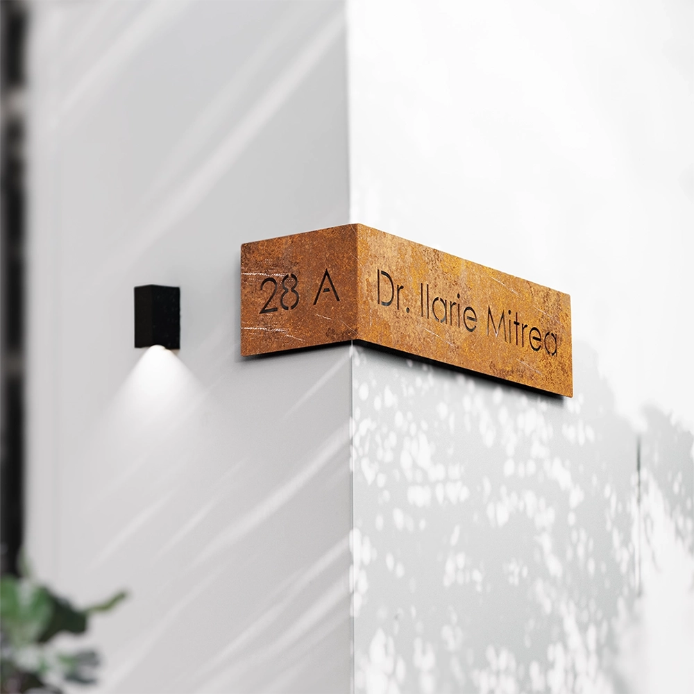Numar casa N128 din otel CORTEN cu design minimalist, font clar si montaj pe fatada moderna