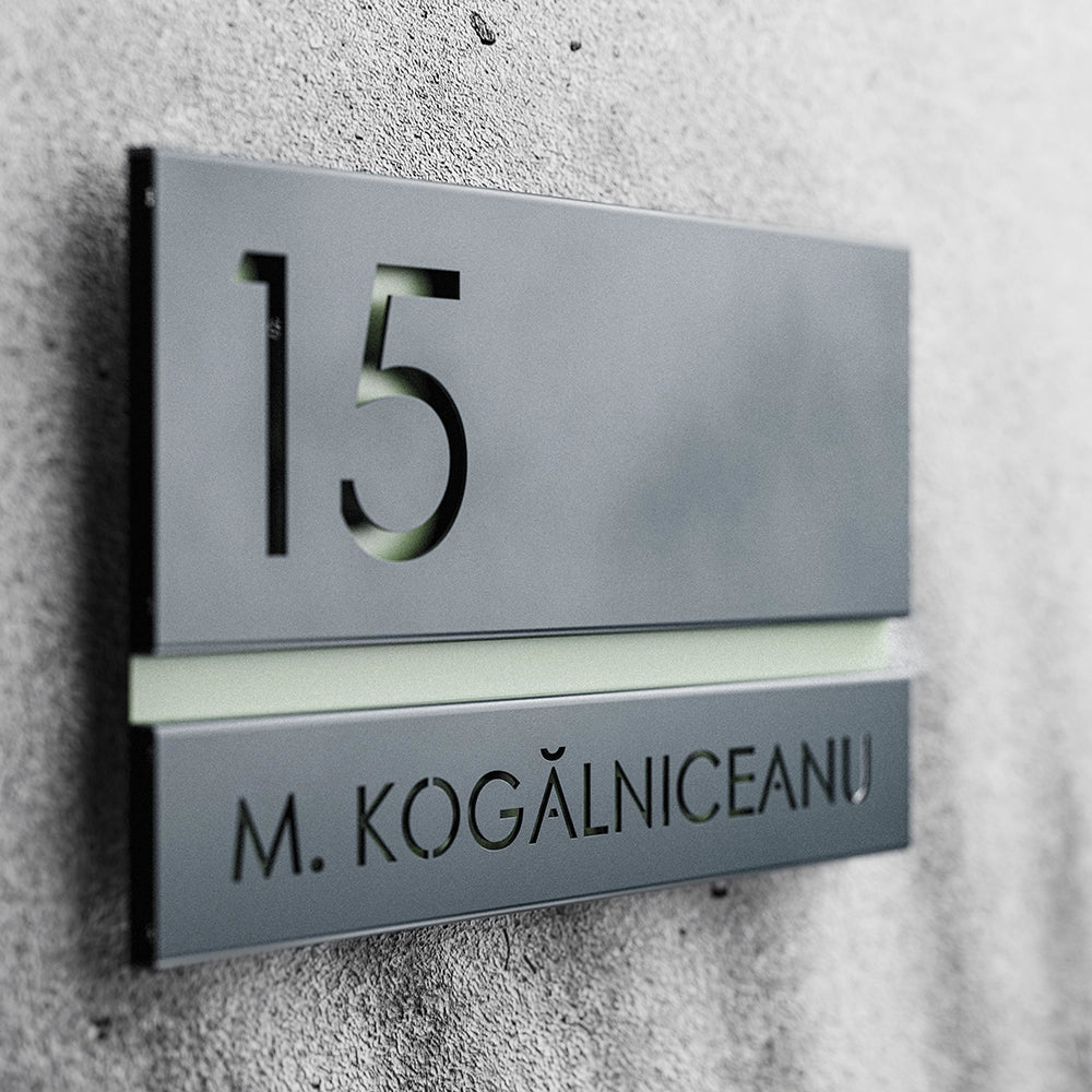 Numar casa N93 din otel vopsit electrostatic cu font clar si design minimalist pentru fatada moderna